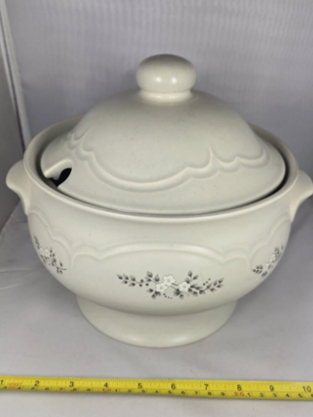 Vintage Pfaltzgraff USA Heirloom Soup Tureen 160 3.5 Qt Stoneware Floral w/ Lid - Picture 10 of 11